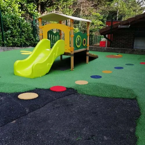 Granulés SBR pour sous-couche amortissante des sols souples des aires de jeux